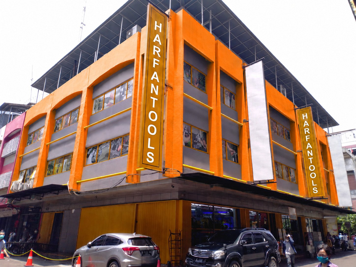 Showroom & Store