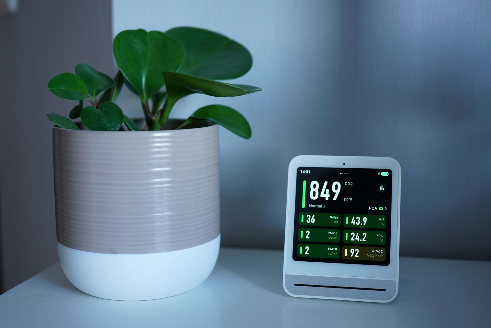 Commercial Air Purifier vs Air Scrubber: 7 Best Differences