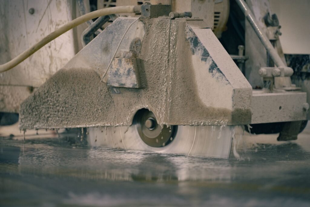 Concrete Saw Blade Guide: Wet, Dry and Diamond Blades