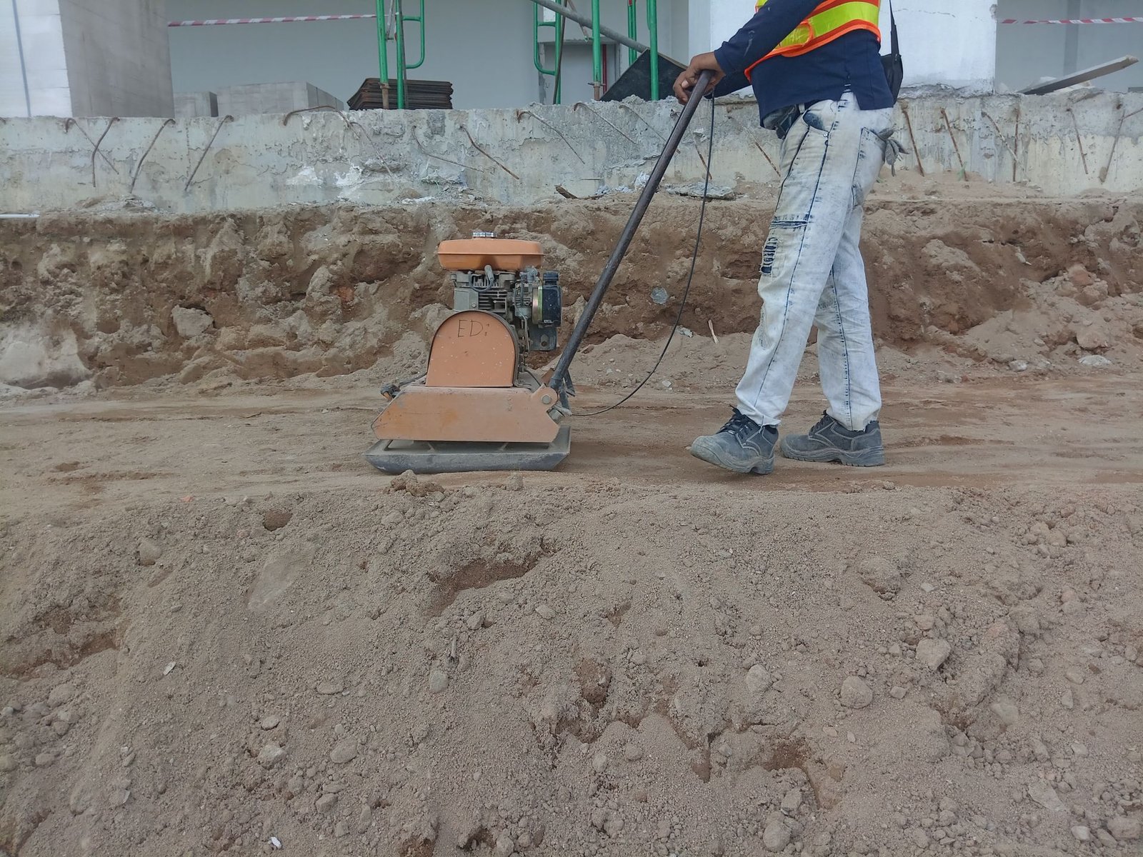 Plate Compactor vs Rammer: Which One Should You Use?