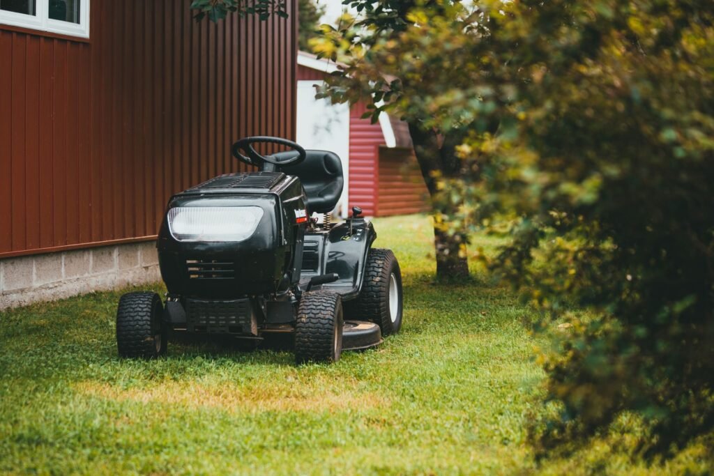 Riding Lawn Mower vs Zero Turn: Which Should You Buy?