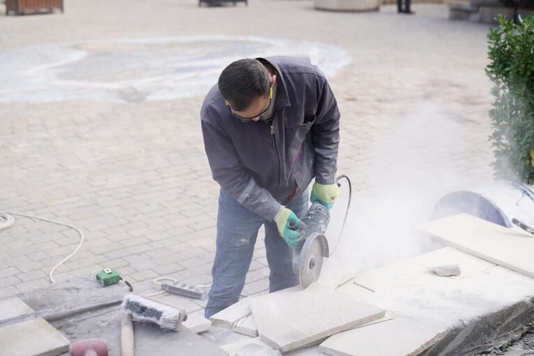 How to prevent silica dust during stone cutting