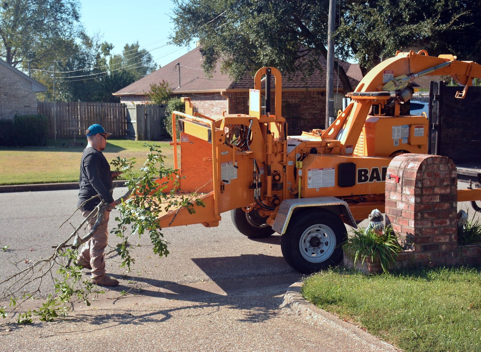 Wood Chipper vs Shredder: Which Machine Do You Need?
